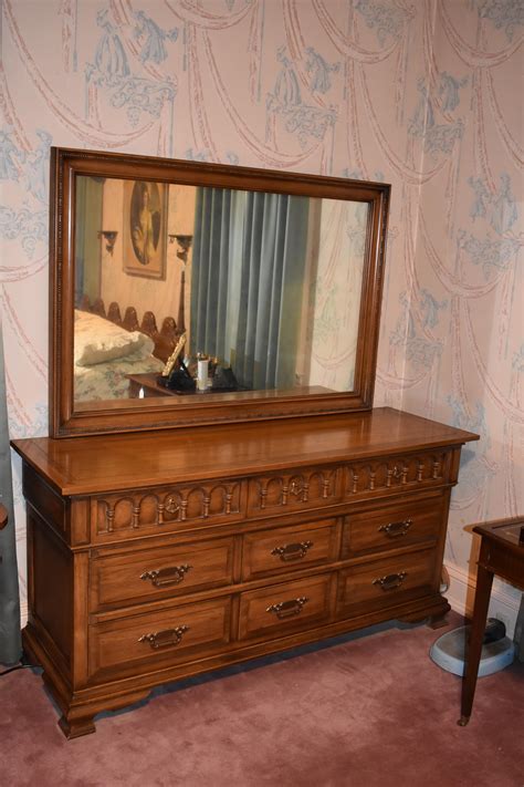 Antique Thomasville Furniture Bedroom